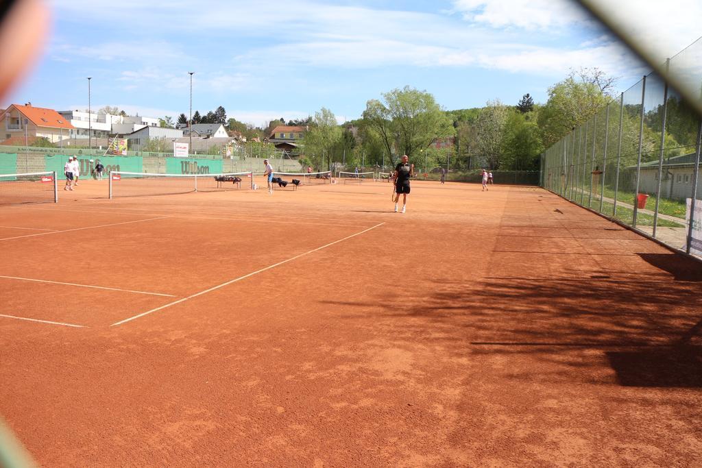 CenterCourt Hotel Graz Buitenkant foto