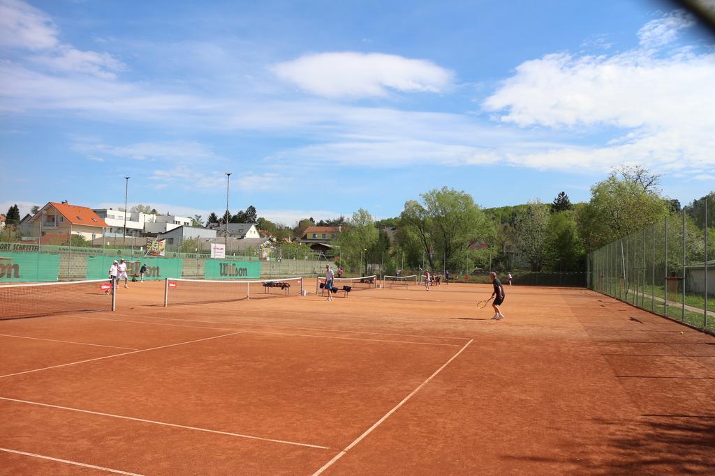 CenterCourt Hotel Graz Buitenkant foto